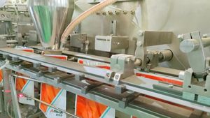 เครื่องบรรจุถุงซิปพลาสติกแนวนอนอัตโนมัติความเร็วสูงผ่านการรับรอง CE อุปกรณ์ตัดบรรจุผงควบคุมแบบ PLC - Product Image 4