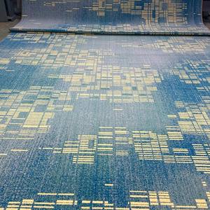 Tapis Axminster personnalisé durable à motif moderne pour les sols d'hôtels commerciaux - Product Image 1