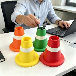 Organizador de Escritorio Creativo con Forma de Barrera de Tráfico, Accesorio de Escritorio Original, Contenedores de Almacenamiento para Oficina y Estaciones de Trabajo, PLA - Product Image 1
