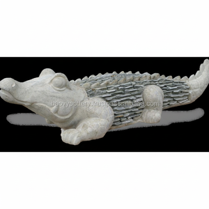 Estatua de cocodrilo con pizarra, estatua de animal, cocodrilo con piedra en la colección de cerámica de Vietnam - Product Image 1