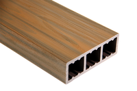 Tube composite en bois plastique coextrudé à capuchon pour l'extérieur, idéal pour les persiennes architecturales, les baffles et les cloisons de plafond