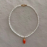 Collar de peces con cuentas blancas estilo oceánico, minimalista, hecho a mano, joyería boho de playa para mujer, cómodo de llevar