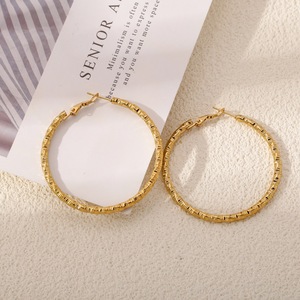 ACEWORKS Ensemble de boucles d'oreilles créoles multiformes en acier inoxydable plaqué or pour femmes |   Boucles d'oreilles Huggie texturées multi-tailles |   Tendance INS - Product Image 4