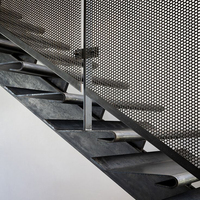 Rampe d'escalier en acier perforé de haute qualité, rampe d'escalier en métal perforé