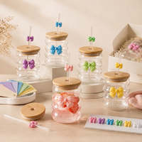 Mignonne tasse en verre borosilicate transparent de 10 oz en forme de chenille, verre à boire en spirale avec couvercle en bambou et paille pour fête d'enfants