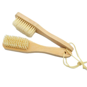 Brosse à chaussures à poils doux, manche en bois avec boucle de suspension pour nettoyer les chaussures en cuir - Product Image 2