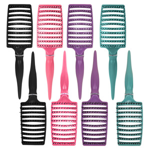 Peigne volumisant Playboy, grande brosse de massage incurvée pour femmes, avec design creux, en ABS, PP et nylon - Product Image 1