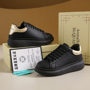 Nuove sneaker da donna di moda con zeppa a punta bianca comode scarpe sportive con suola spessa che aumentano la primavera autunnale