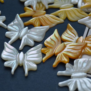 Colgante tallado de concha de mariposa blanca natural de aguas profundas de 30 mm, madreperla para la fabricación de collares y joyería - Product Image 1