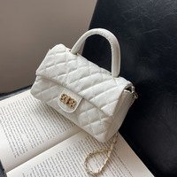 Sac bandoulière pour femme avec broderie motif losanges et chaîne, nouvelle collection été 2024, mini sac carré texturé tendance à sangle unique