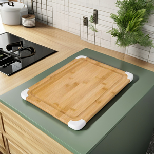 Tablas de cortar de madera de bambú personalizadas de primera calidad al por mayor con ranura para jugo y almohadillas de silicona para cocina Tabla de servir - Product Image 4