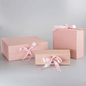 Caja de Regalo Magnética Plegable de Ribbon Cosmetics con Embalaje de Cartón Gris, Elegante y con Asa - Product Image 5