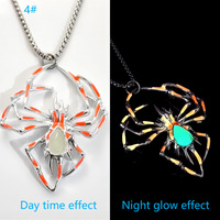 Nouveau Halloween Lumineux Araignée Pendentif Colliers Creative Hip Hop Spyderco Couteaux En Acier Inoxydable Collier