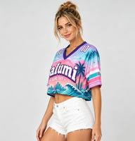 Maillot de baseball court personnalisé pour femme avec motif dégradé par sublimation, col en V, manches courtes, idéal pour les matchs d'équipe et les festivals