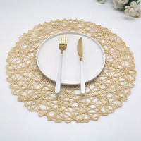Décor de table évider métallisé or chargeur assiettes tapis vinyle tissé rond PVC napperons pour la réception de mariage de vacances