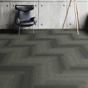 Dalles de moquette modulaires Revêtement de sol de qualité commerciale Conception à fort trafic Système de moquette carrée avec fibre durable - Product Image 1