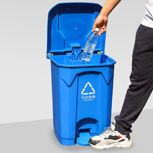 Poubelle à pédale 50L rectangulaire en plastique HDPE pour recyclage, utilisation intérieure et extérieure - Product Image 1