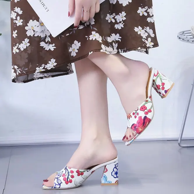 2021 Fashion blume frau sandale neue sommer design high-heel damen sandalen