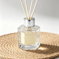 Diffuseur d'arômes de luxe en verre vide hexagonal de 50 ml avec boîte cadeau personnalisée et bâtonnets en fibre London