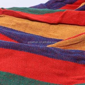 Amaca per adulti a strisce arcobaleno domestico con barra di spargitore di legno e nodi rafforzati - Product Image 4