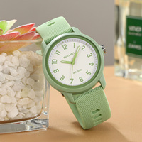 Montre à quartz pour femme SKMEI avec bracelet en silicone vert menthe, cadran blanc et chiffres arabes, WR 30M, montre-bracelet décontractée pour tous les jours 2733