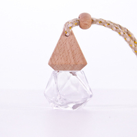 Bouteilles de parfum de voiture en verre de forme carrée 7ml 8ml 9ml 10ml Diffuseur de voiture suspendu vide avec joint de pulvérisateur de pompe