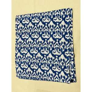 Couverture Kantha en coton pour l'expression artistique, avec motifs imprimés fluides et texture de points doux, offrant confort et esthétique - Product Image 3