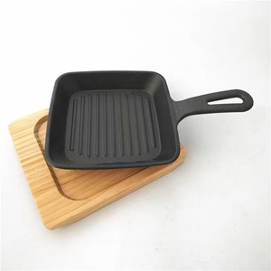 Poêle à frire ovale en fonte Zunck pour cuisine et restaurant, à usage unique, avec base en bois - Product Image 3