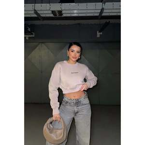 เสื้อครอปแขนยาวพิมพ์ลายมิงค์ ฟรอนท์ อีโยสำหรับผู้หญิง - Product Image 3