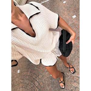 Ensemble de vêtements en tricot crocheté à col en V, couleur abricot, pour femmes - Product Image 1