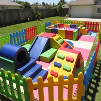 Ensemble d'équipements de jeu gonflables Rianbow Color avec château gonflable, piscine à balles, structure d'escalade, toboggan et tunnel pour location événementielle