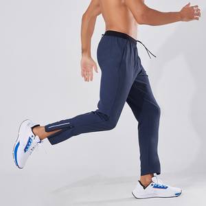 Pantaloni Sportivi da <span class=keywords><strong>Uomo</strong></span> Casual <span class=keywords><strong>a</strong></span> Gamba Dritta con Striscia Riflettente, in Poliestere <span class=keywords><strong>a</strong></span> Tinta Unita ad Asciugatura Rapida, Vita Elasticizzata e Logo Personalizzato - Product Image 3