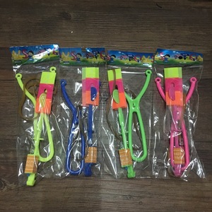 Slingshot à double flash avec fonction lumineuse pour enfants et adolescents, jouet de plein air, mélange de couleurs aléatoires, alimenté par batterie - Product Image 3