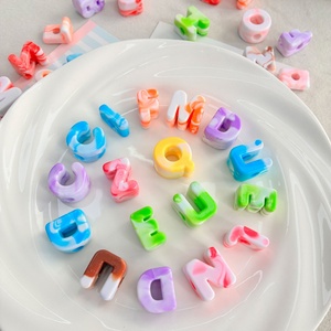 <span class=keywords><strong>Perles</strong></span> acryliques bicolores dégradées à grand trou, 26 <span class=keywords><strong>lettres</strong></span>, pour accessoires de stylos perlés DIY et chaînes de téléphone, vente en gros - Product Image 4