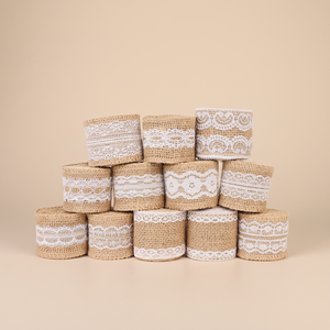 Ruban en <span class=keywords><strong>jute</strong></span> naturel <span class=keywords><strong>de</strong></span> 6 cm avec bordure en dentelle blanche, 2 m/rouleau, pour emballage cadeau <span class=keywords><strong>de</strong></span> mariage rustique, nœuds DIY, décoration intérieure, vente en gros usine - Product Image 1