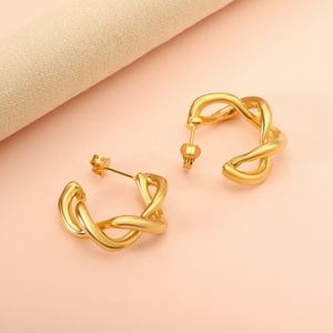Joyería de Moda Estilo Americano Minimalista, Aros de Acero Inoxidable con Baño de Oro de 18K en Forma de C con Diseño de Cuerda Trenzada para Mujer - Product Image 6