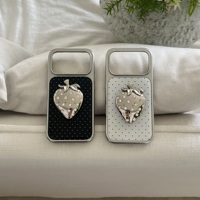 Coque de téléphone simple noire et blanche à pois avec bordure argentée, support fraise 3D en strass et colle goutte à goutte pour iPhone 17 Pro Max 17