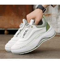 Nouvelles chaussures blanches respirantes pour hommes, baskets tendance polyvalentes à semelle épaisse, chaussures décontractées de course pour papa