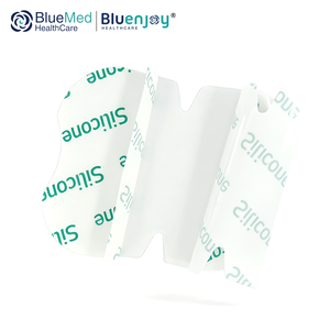 BLUENJOY  แผ่นปิดแผลซิลิโคน IV ปลอดเชื้อ กันน้ำ และมีกาวติดแน่น ออกแบบมาเพื่อการยึดสายสวนที่มั่นคง ลดการเกิดความเสียหายต่อผิวหนัง - Product Image 2