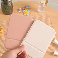 Miroir de maquillage de voyage portable avec logo en relief personnalisé miroir de poche en cuir PU de haute qualité pour femmes boîte unique bas quantité minimale de commande