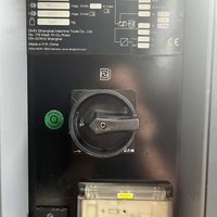 Centre d'usinage à commande numérique allemand DMG Mori DMU50 à 5 axes, utilisé pour le finissage de composants de précision de petite taille.