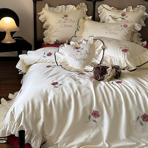 Juego de Ropa de Cama Girlish de Algodón de Fibra Larga 100S, con Bordado de Rosas y Borde con Volantes, 4 Piezas, para Uso Doméstico - Product Image 1