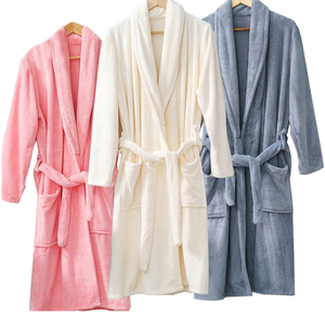 Peignoir en molleton de corail personnalisé en gros pour hommes femmes coupe velours polyester avec motif de dessin animé technique tissé pour un usage domestique - Product Image 1