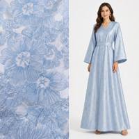 Tissu jacquard texturé teint en fil avec motif floral pivoine en relief 3D pour vêtements et confections de mode féminine