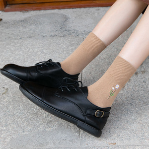 Calcetines de algodón elásticos bordados de Manzanilla de color caramelo japonés para mujer - Product Image 4