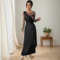 Robe élégante unie à manches longues et coupe ajustée, brodée, avec ourlet asymétrique, idéale pour les événements printemps-automne
