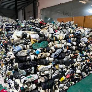 Scarpe Usate Originali per Uomo Mix di Marche in Sacchi da 25kg - Product Image 4