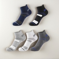 Chaussettes de course d'été anti-odeur absorbant la sueur pour hommes Vente en gros de chaussettes de sport de loisirs en coton mince avec tube court et logo à bouche peu profonde