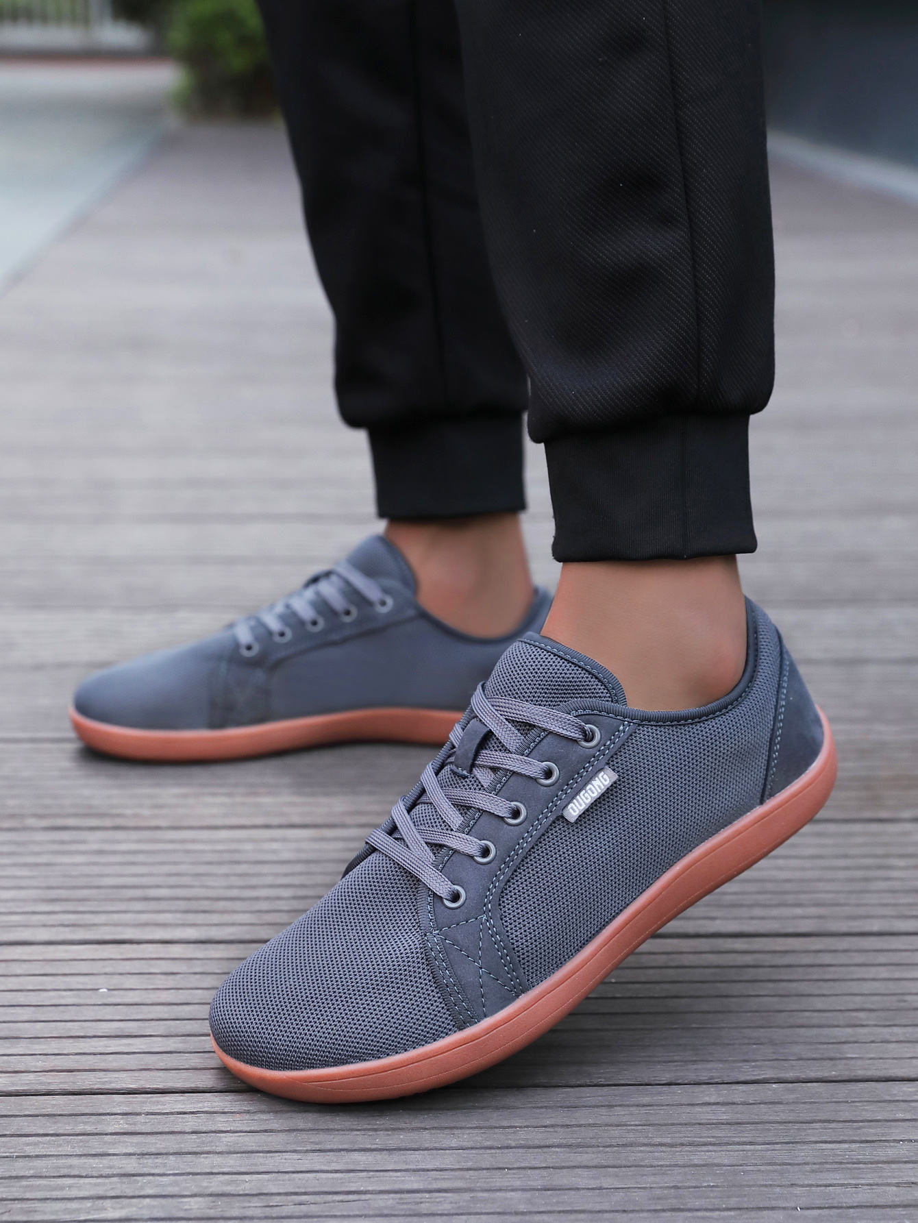 สีเทาเข้ม