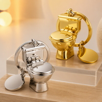 Pendentif en métal amusant en forme de toilettes, bicolore argent et or, cadeau fantaisie, vente en gros, directement de l'usine, OEM personnalisé pour porte-clés